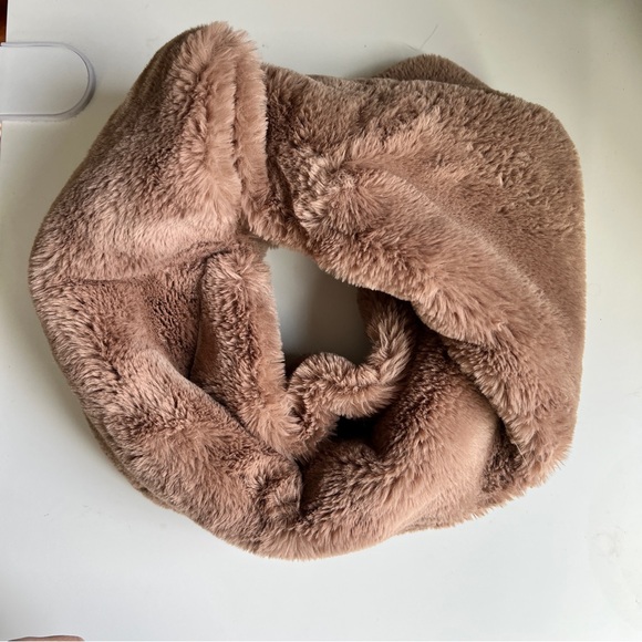 Echo scarf faux fur scarf, fake fur scarf, plush scarf, infinity scarf - Picture 4 of 7